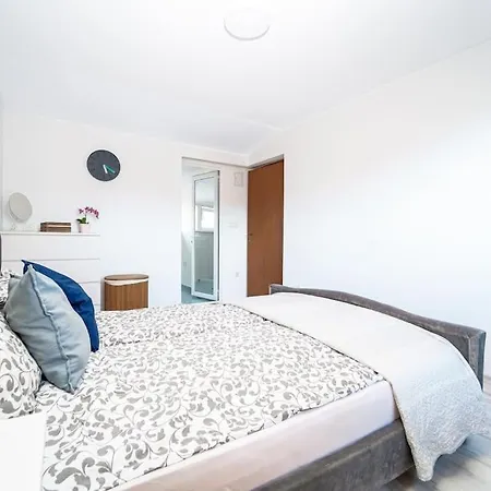 Central 2bd Next To Vitosha Bul.