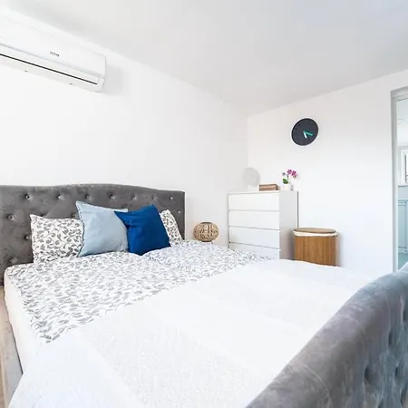 Central 2bd Next To Vitosha Bul. Apartment